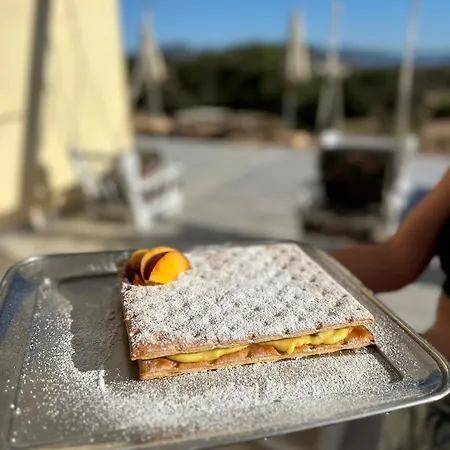 Molti Mari Bed & Breakfast