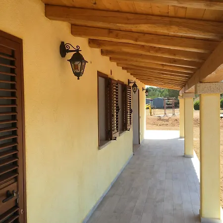 Molti Mari Bed & Breakfast