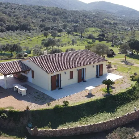 Alojamento de Acomodação e Pequeno-almoço Molti Mari B&B Retreat Olbia