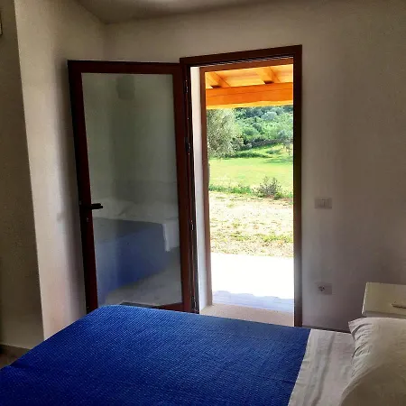 Molti Mari B&B Retreat Bed and Breakfast 3*