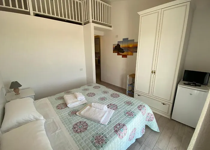 Molti Mari Bed & Breakfast